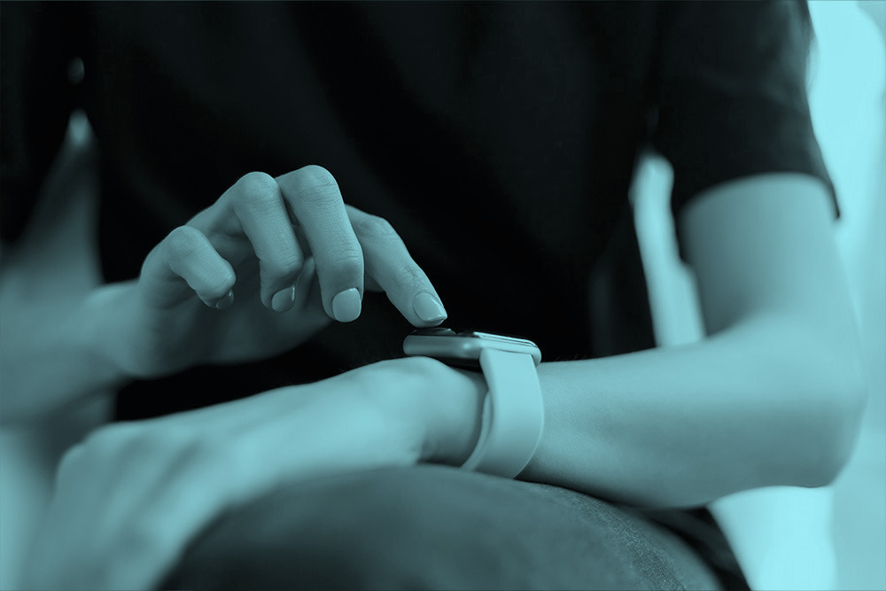 WallUniverse electronic distributor Elektronik smartwatch blue