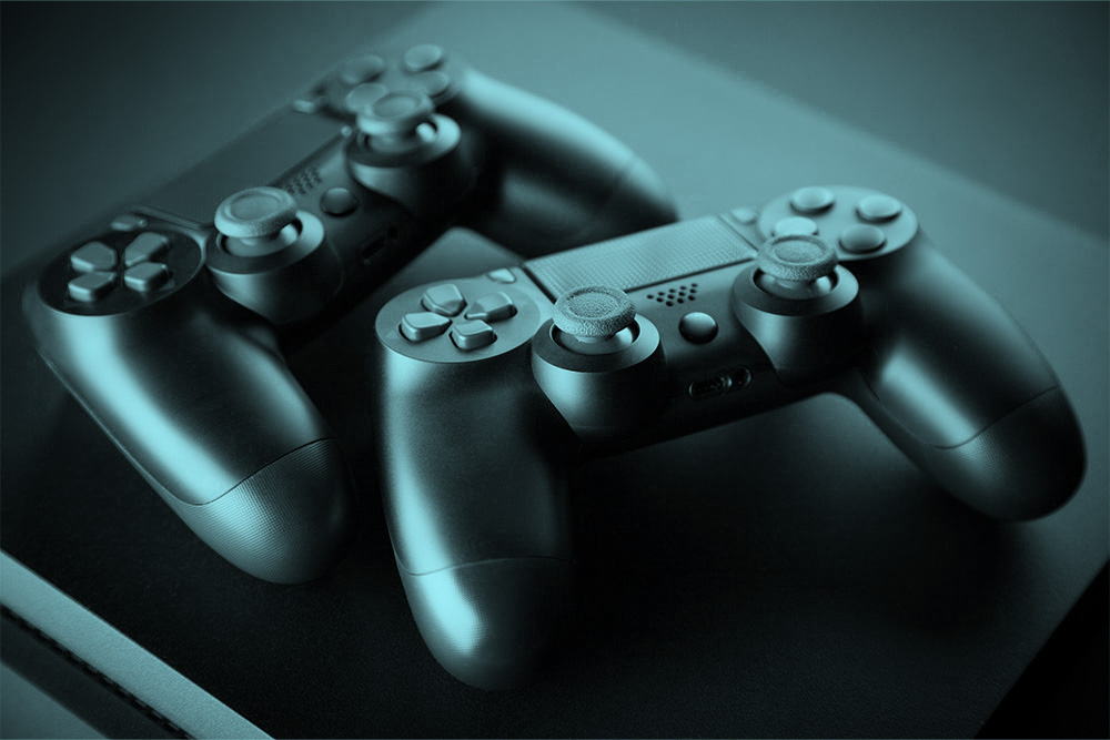 WallUniverse electronic distributor Elektronik gaming controller blue